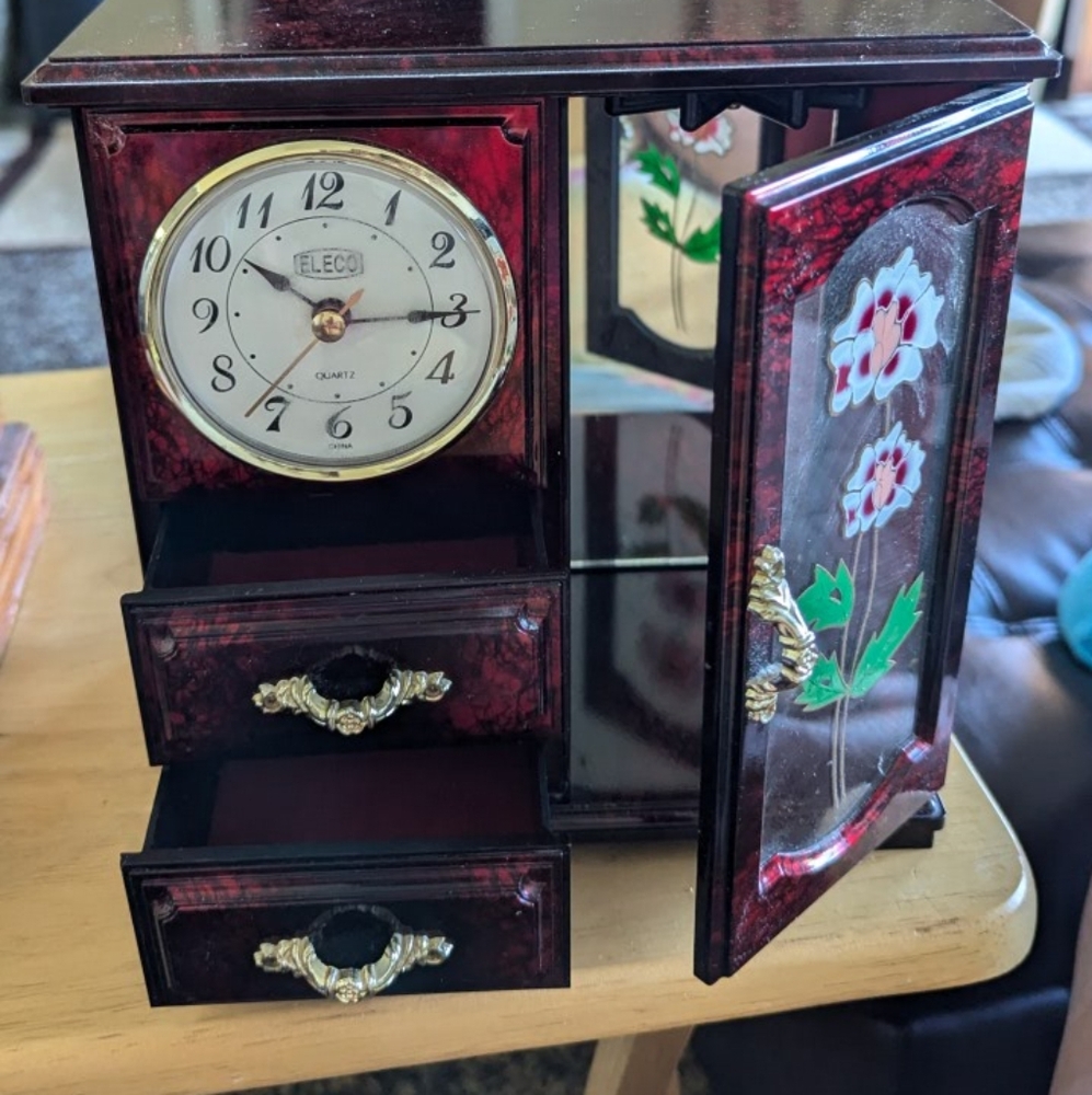 Jewelry box